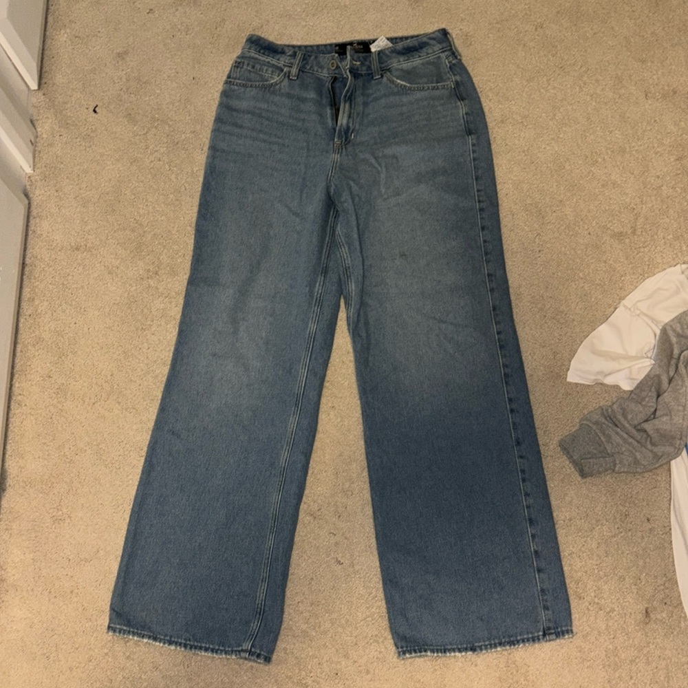 Women’s Hollister trendy high rise baggy jeans 6R, 28R LIKE NEW